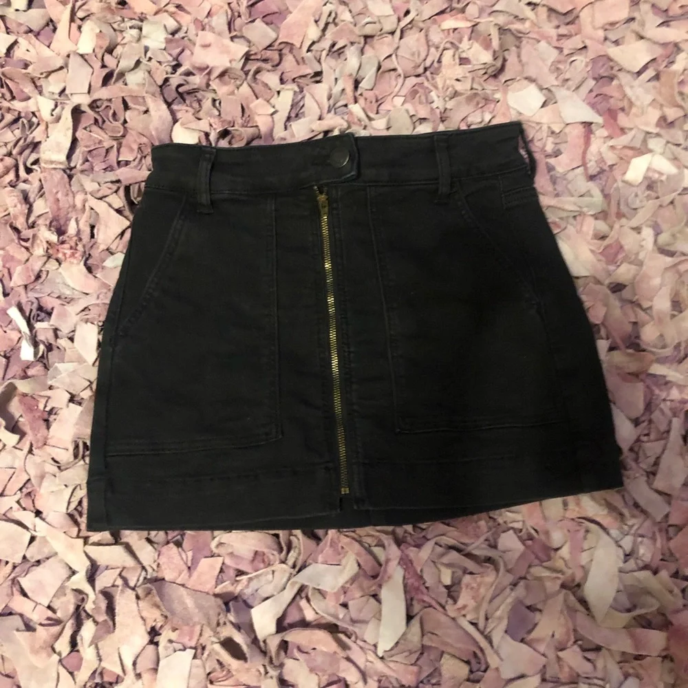 Super cute American Eagle jean skirt! - Picture 3 of 8